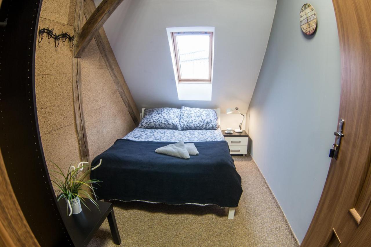 Fitness Hostel - Restauracja, Darmowy Parking I Silownia Vratislav Exteriér fotografie