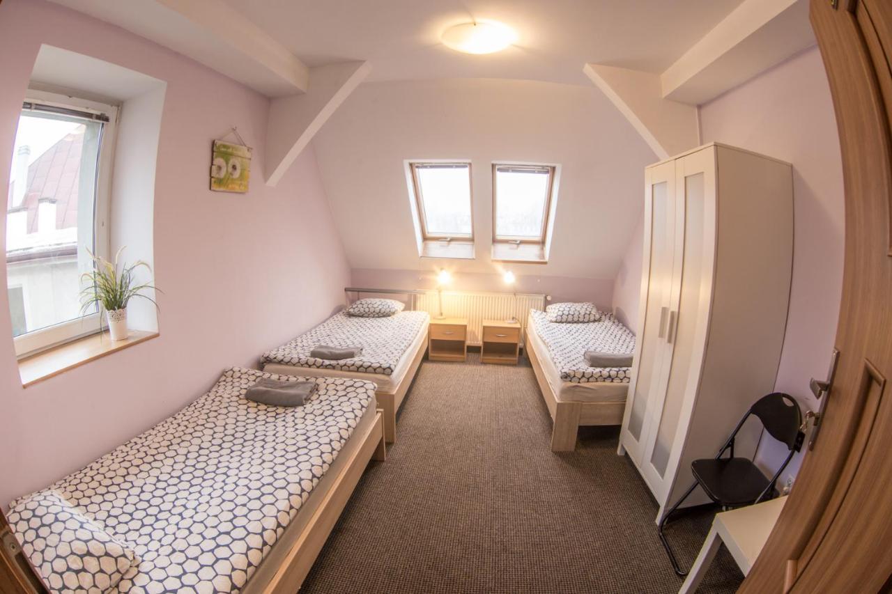 Fitness Hostel - Restauracja, Darmowy Parking I Silownia Vratislav Exteriér fotografie