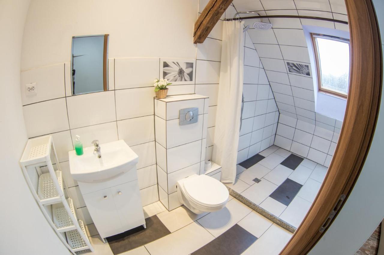 Fitness Hostel - Restauracja, Darmowy Parking I Silownia Vratislav Exteriér fotografie