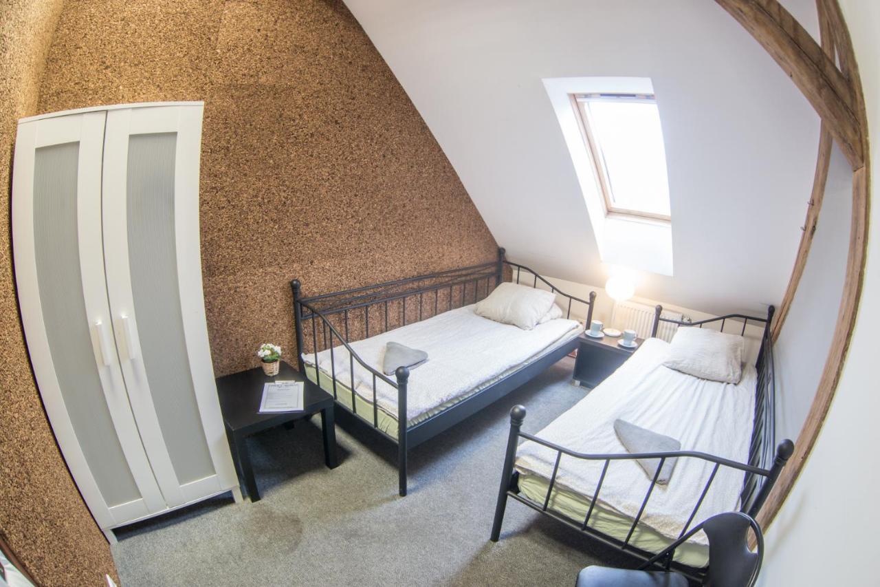 Fitness Hostel - Restauracja, Darmowy Parking I Silownia Vratislav Exteriér fotografie