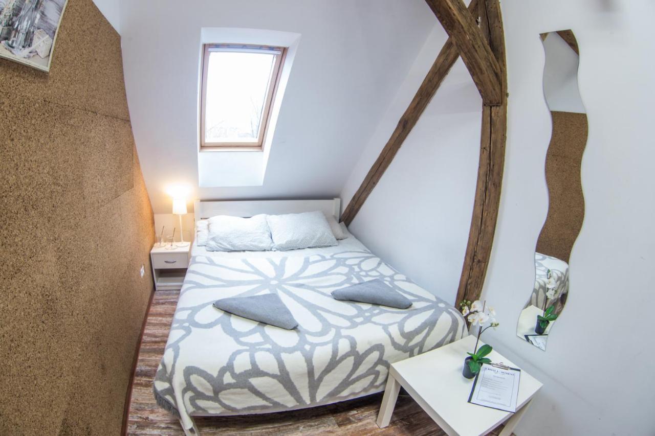 Fitness Hostel - Restauracja, Darmowy Parking I Silownia Vratislav Exteriér fotografie
