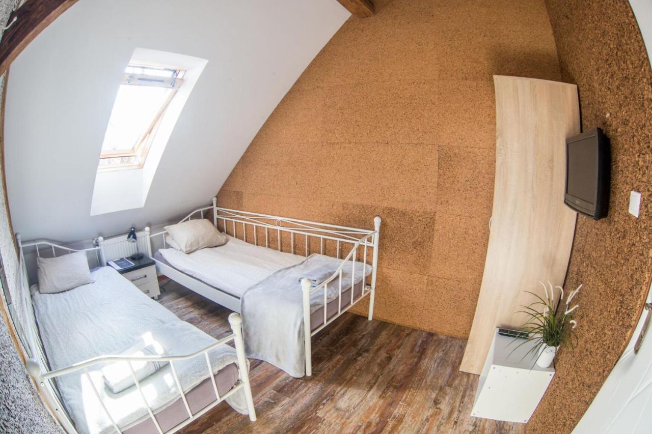 Fitness Hostel - Restauracja, Darmowy Parking I Silownia Vratislav Exteriér fotografie