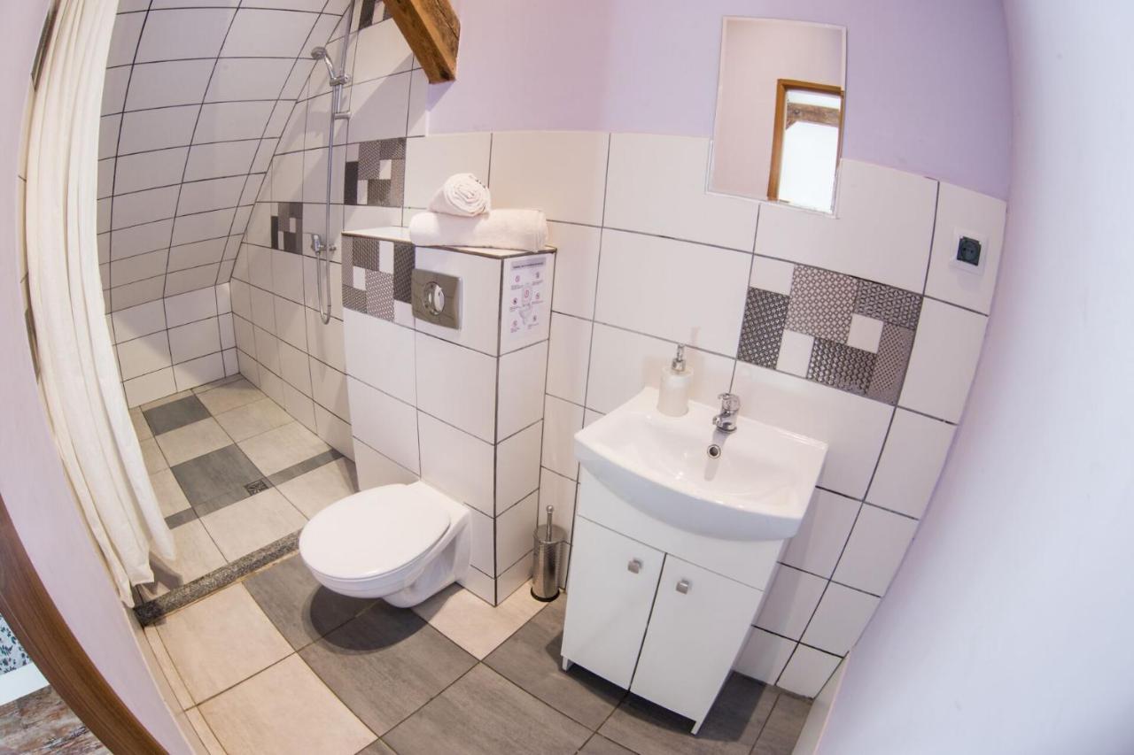 Fitness Hostel - Restauracja, Darmowy Parking I Silownia Vratislav Exteriér fotografie