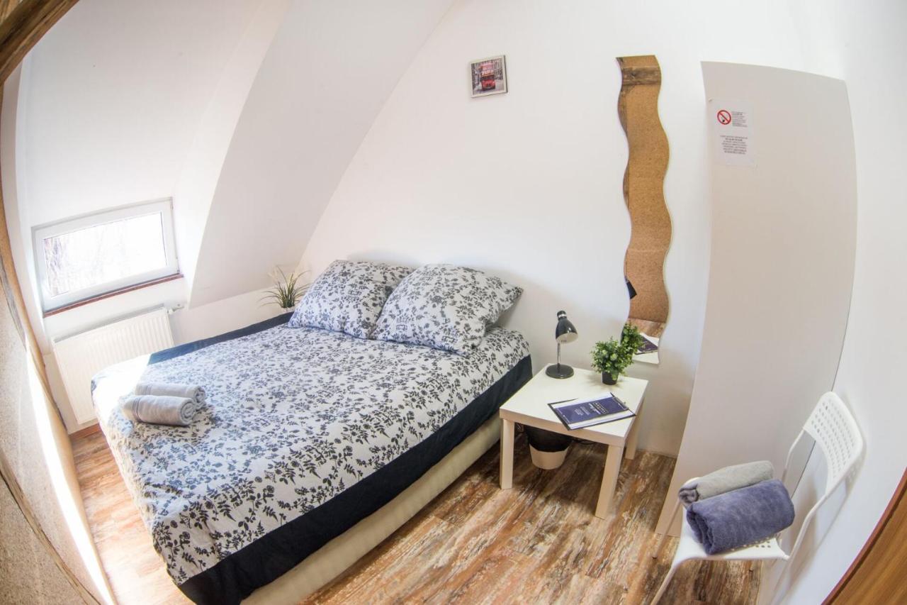Fitness Hostel - Restauracja, Darmowy Parking I Silownia Vratislav Exteriér fotografie